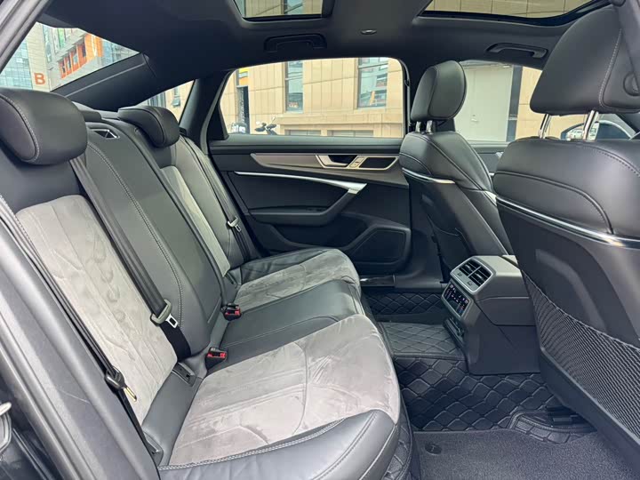 Фото 9 - Audi A6L