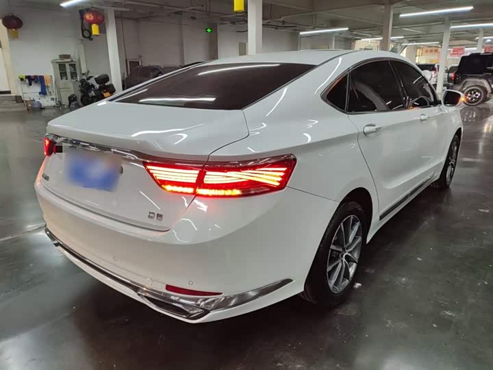 Фото 7 - Geely Emgrand GT