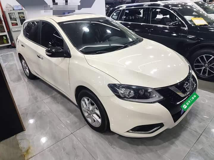 Фото 4 - Nissan Tiida