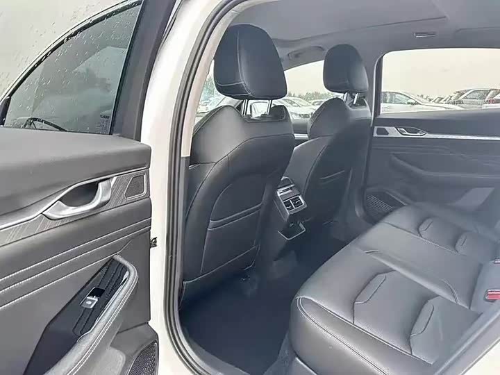 Фото 6 - Geely Preface