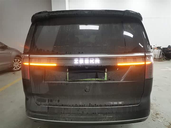 Фото 6 - Zeekr 009