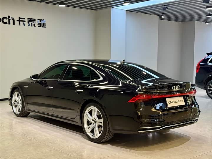 Фото 6 - Audi A7L