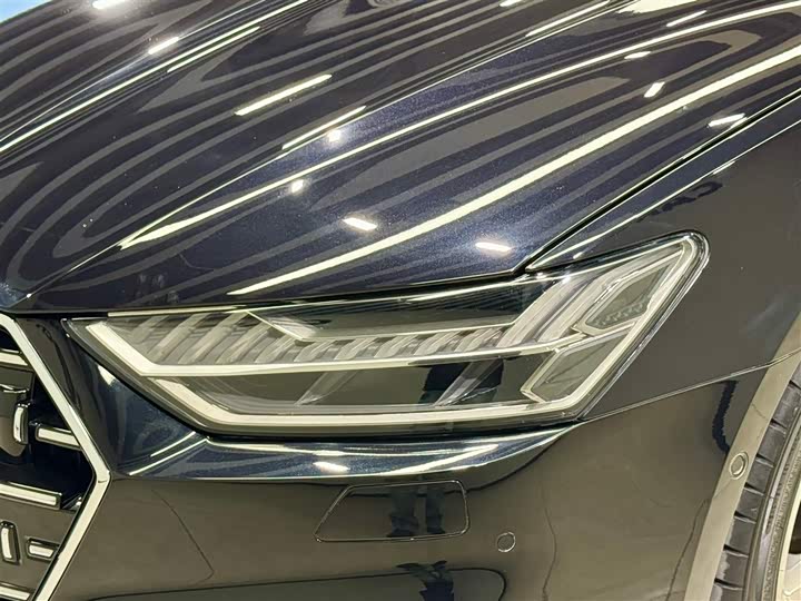 Фото 8 - Audi A7L