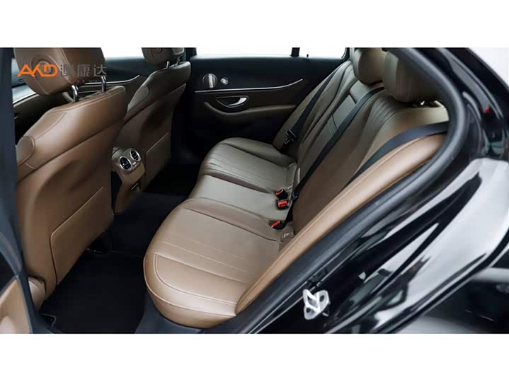 Фото 7 - Mercedes-Benz E-Class