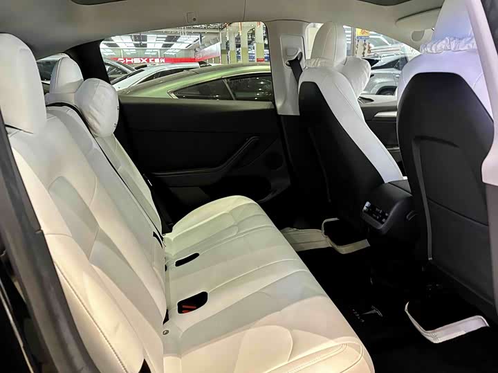 Фото 8 - Tesla Model Y