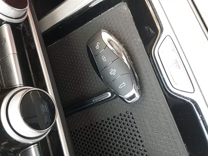 Фото 9 - Hongqi HS5