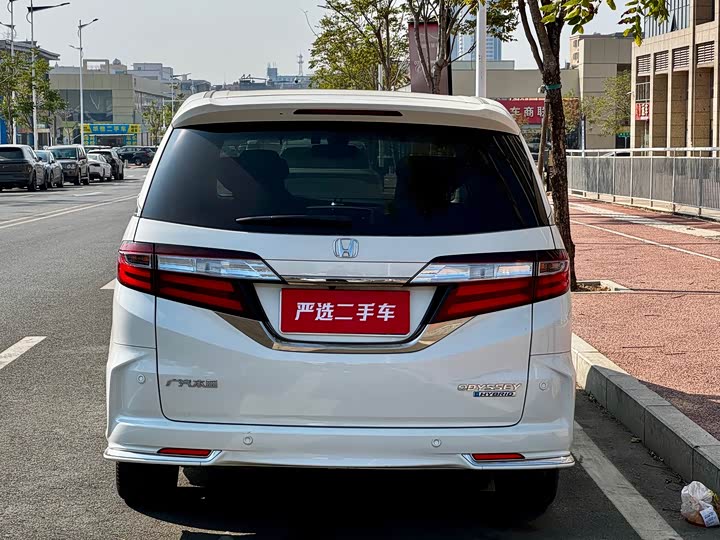 Фото 8 - Honda Odyssey