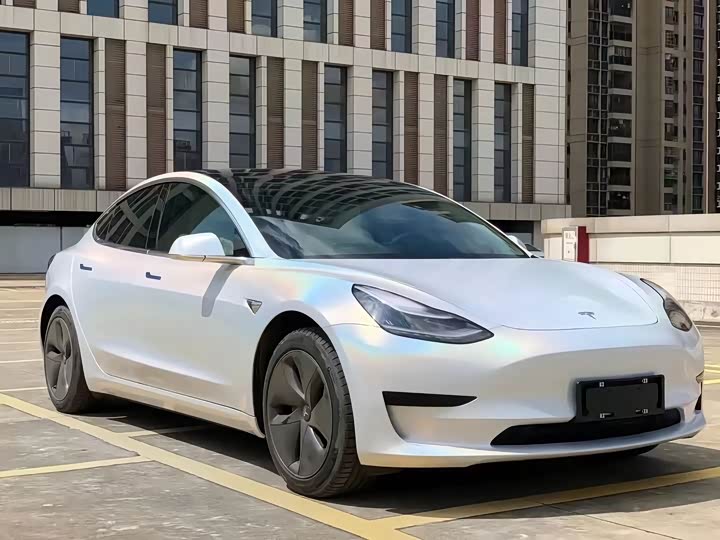 Фото 1 - Tesla Model 3