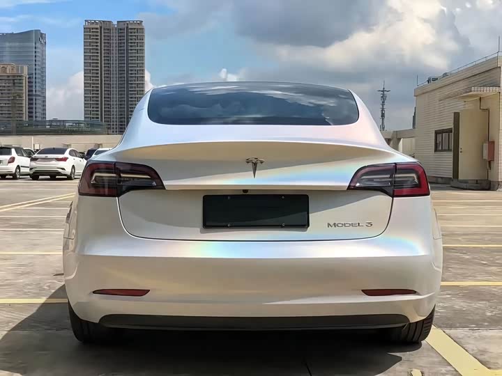 Фото 8 - Tesla Model 3