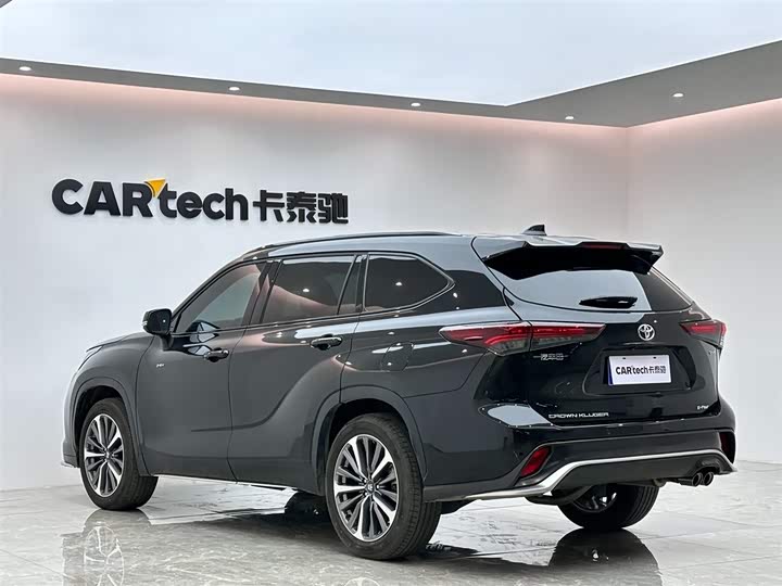 Фото 3 - Toyota Crown Kluger