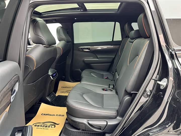 Фото 9 - Toyota Crown Kluger