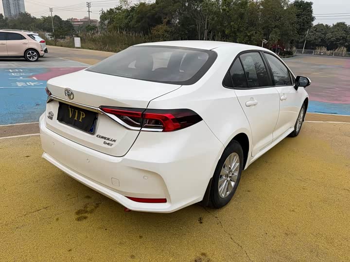 Фото 7 - Toyota Corolla