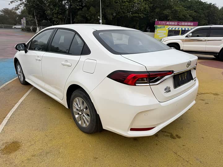 Фото 9 - Toyota Corolla