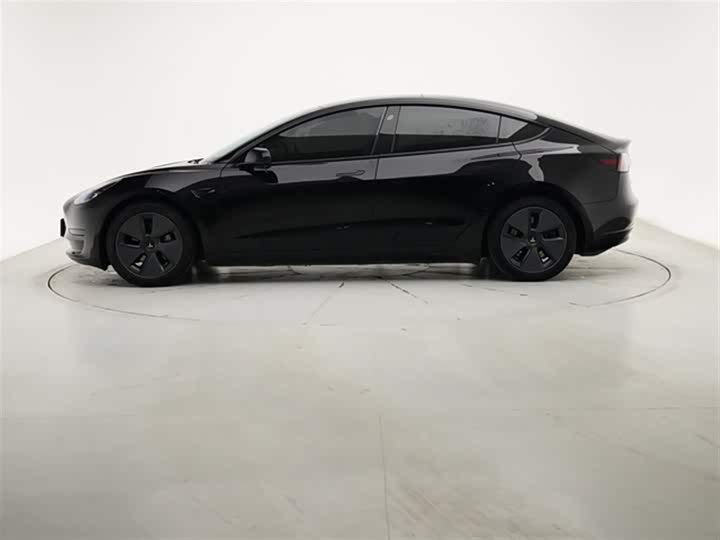 Фото 5 - Tesla Model 3