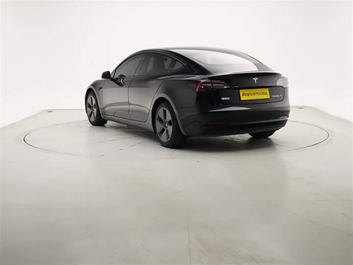 Фото 6 - Tesla Model 3