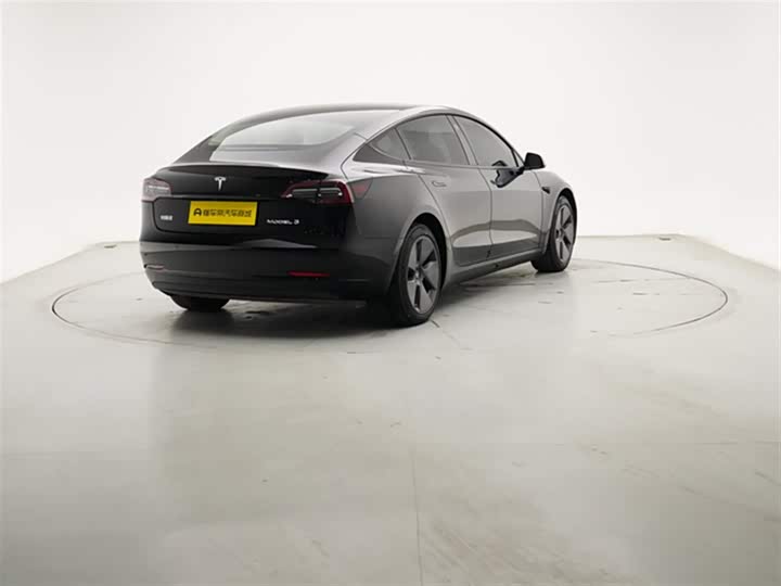 Фото 8 - Tesla Model 3