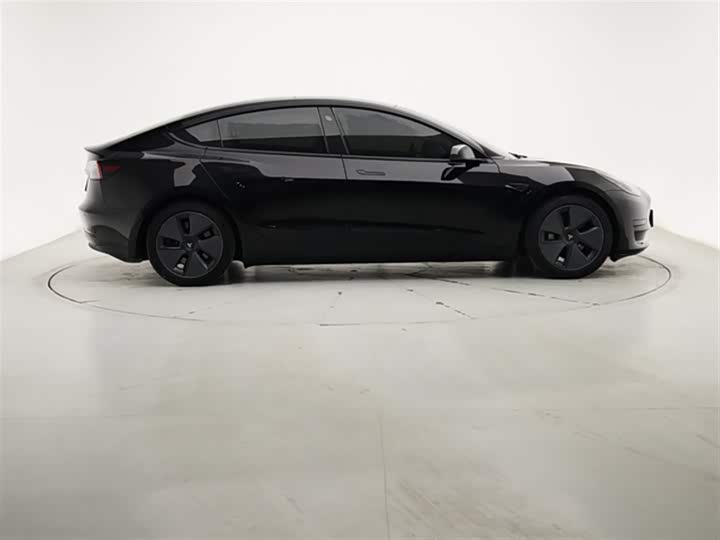 Фото 9 - Tesla Model 3