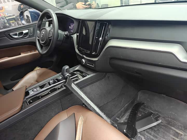 Фото 9 - Volvo XC60