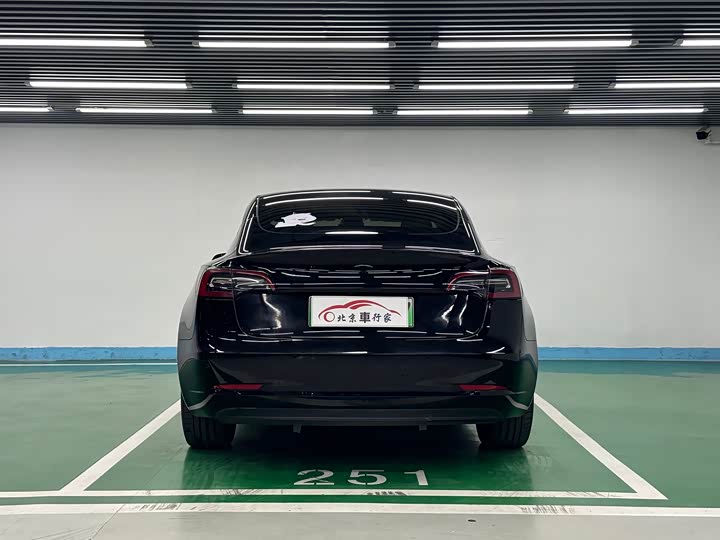 Фото 6 - Tesla Model 3