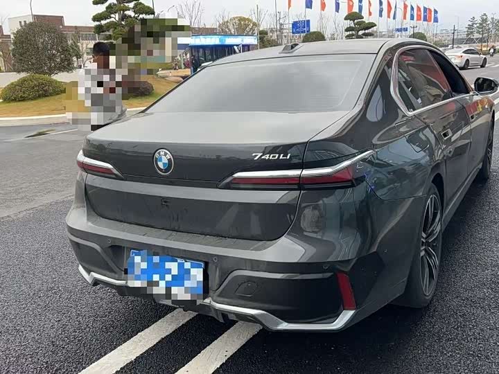 Фото 3 - BMW 7 Series