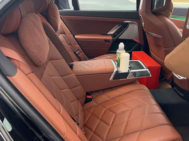 Фото 6 - BMW 7 Series