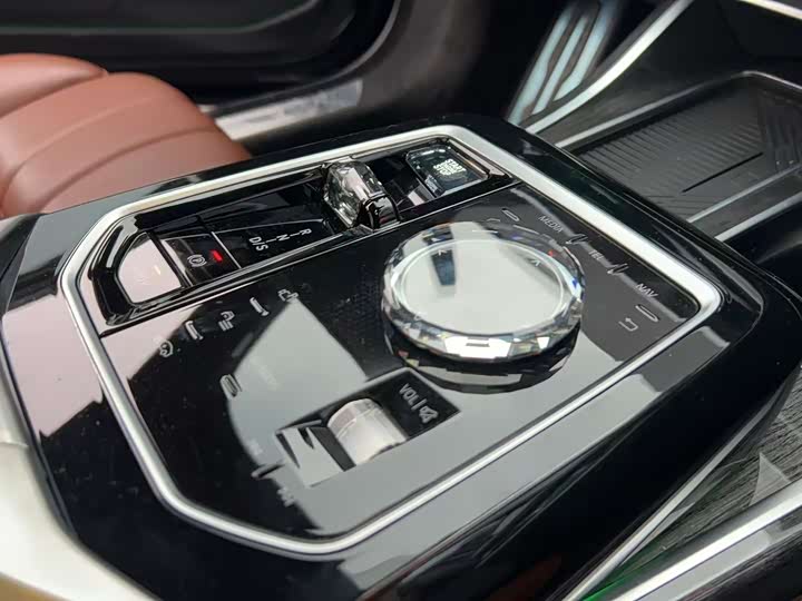 Фото 8 - BMW 7 Series