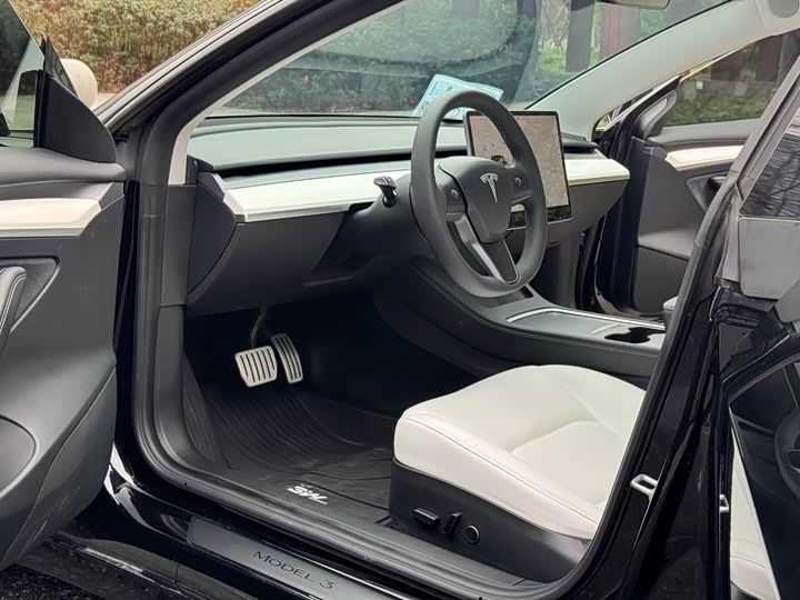 Фото 4 - Tesla Model 3