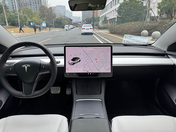 Фото 6 - Tesla Model 3