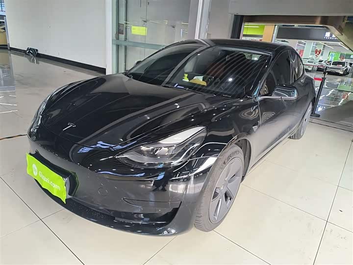 Фото 1 - Tesla Model 3