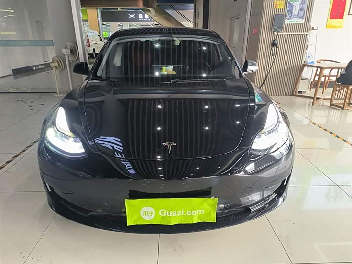 Фото 3 - Tesla Model 3