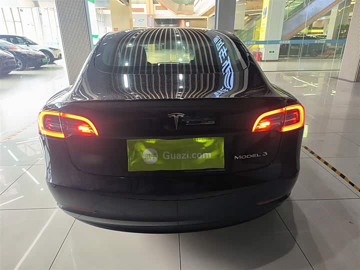 Фото 6 - Tesla Model 3