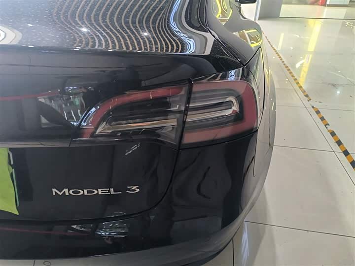 Фото 8 - Tesla Model 3