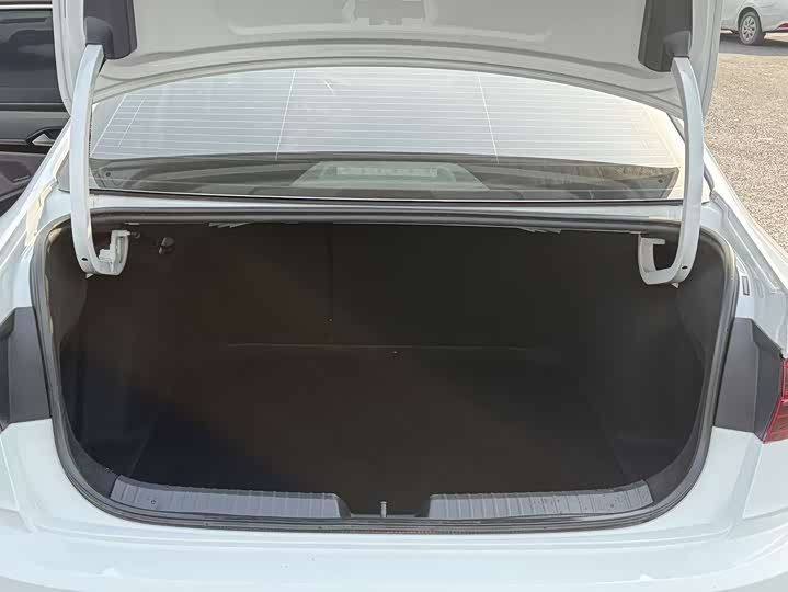 Фото 9 - Volkswagen Sagitar L