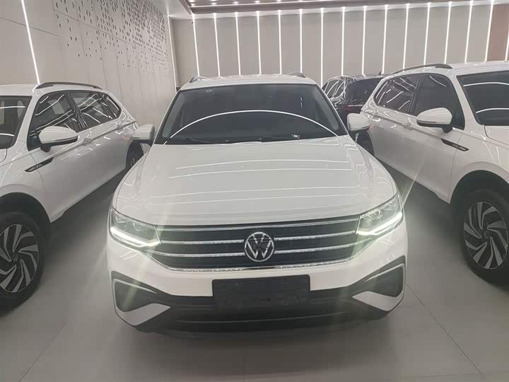 Фото 3 - Volkswagen Tiguan L Pro