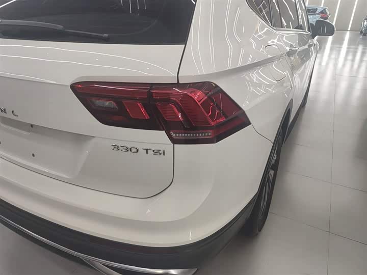 Фото 8 - Volkswagen Tiguan L Pro