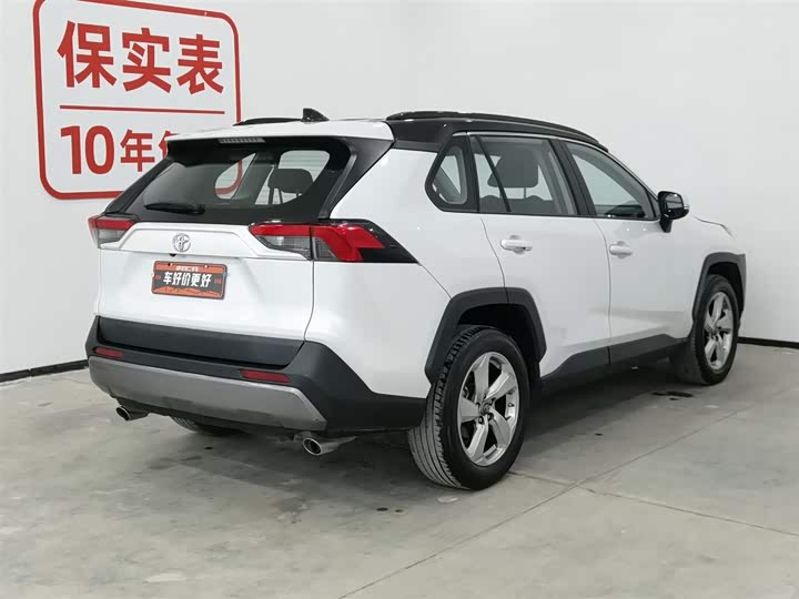 Фото 2 - Toyota RAV4