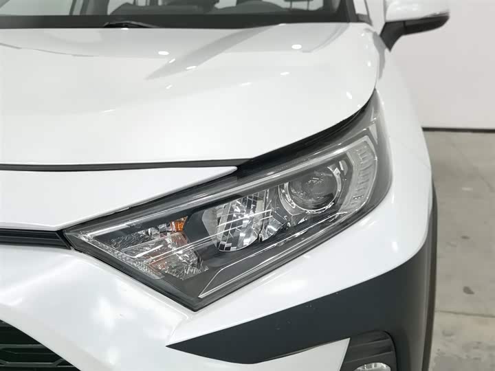 Фото 7 - Toyota RAV4