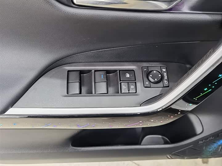 Фото 9 - Toyota RAV4