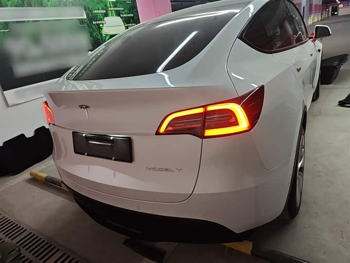 Фото 6 - Tesla Model Y