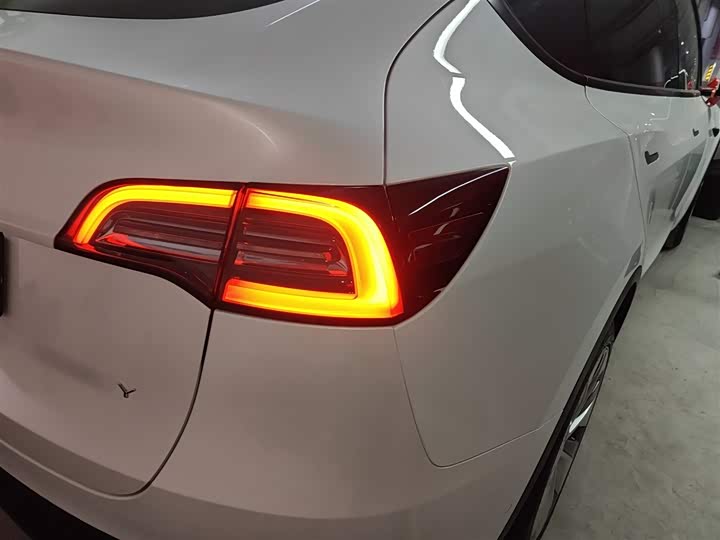 Фото 8 - Tesla Model Y