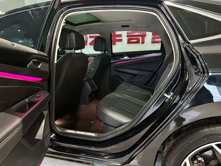 Фото 7 - Volkswagen Passat