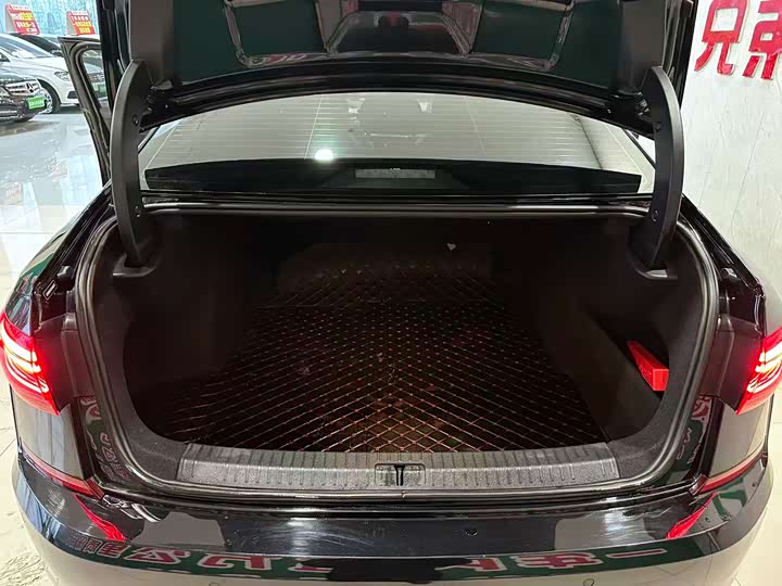 Фото 8 - Volkswagen Passat