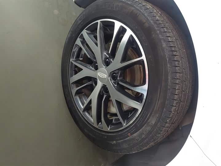 Фото 6 - Geely Emgrand