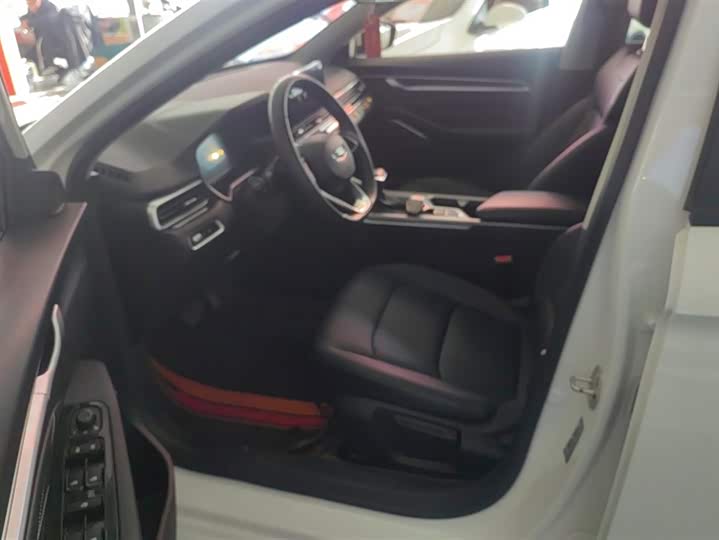 Фото 9 - Geely Emgrand