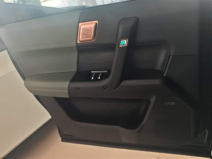 Фото 7 - Chery iCar 03