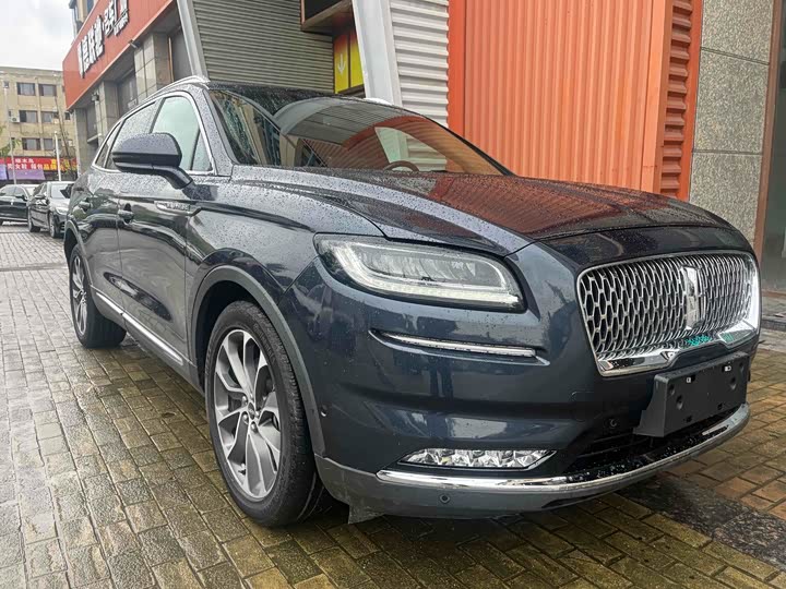 Фото 2 - Lincoln Nautilus