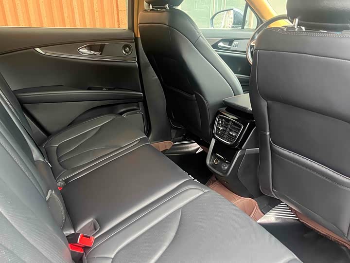 Фото 6 - Lincoln Nautilus