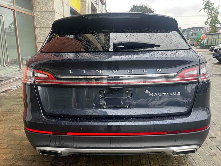 Фото 7 - Lincoln Nautilus