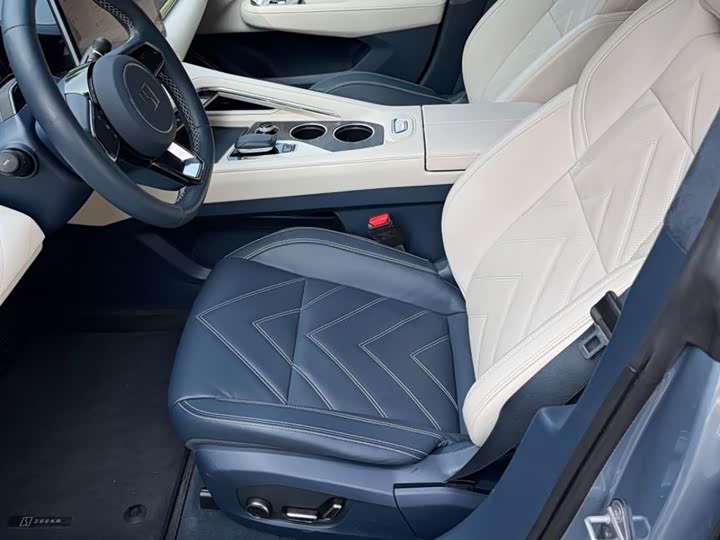 Фото 4 - Zeekr 001