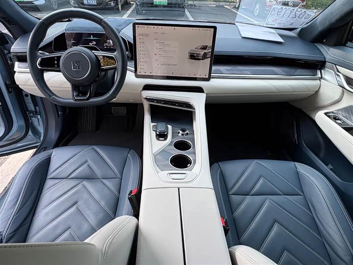 Фото 6 - Zeekr 001